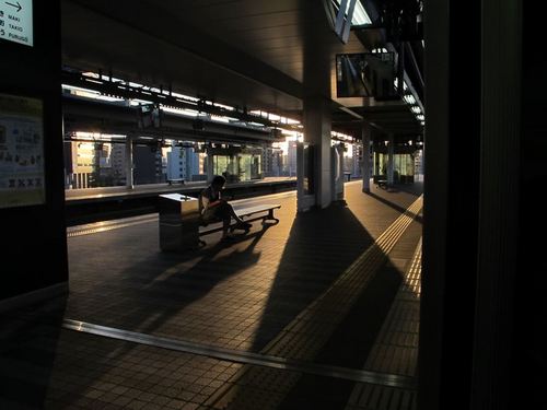 駅の朝.JPG